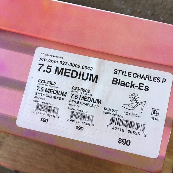 JCPenney Black high heels 3.5 inches - Picture 3 of 3
